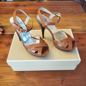 Micheal Kors Niki leather sandals sz 7